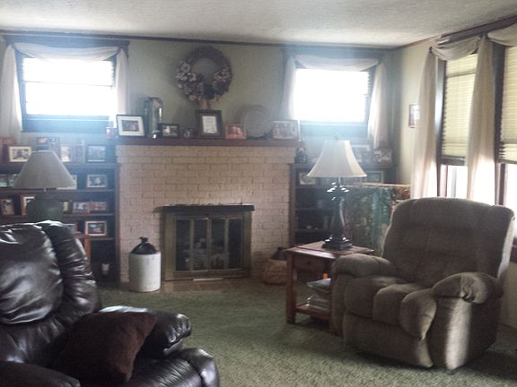 2nd image of 823 Pearl St