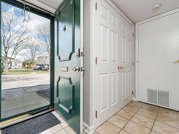 5th image of 1014 Galliton Ct APT B