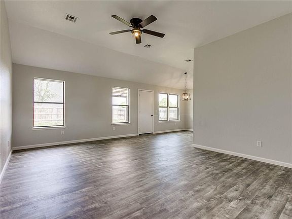 5th image of 1704 Clearwater Dr
