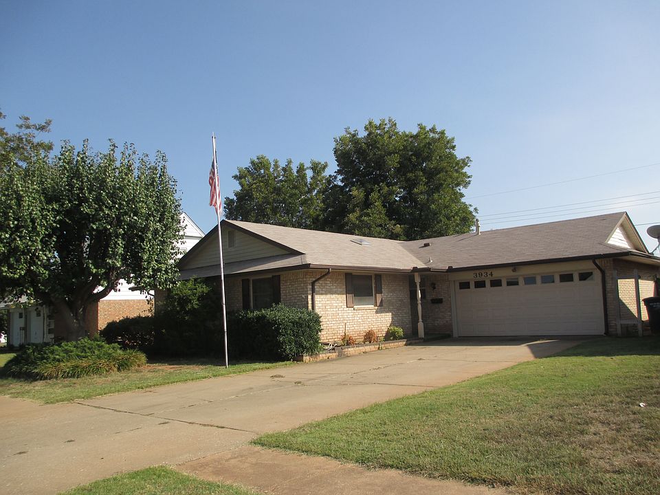 2nd image of 3934 SE 14th St