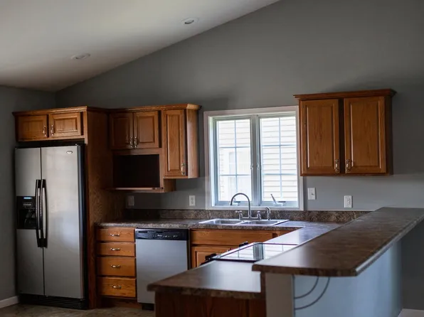2116 Cody Dr #B, Eureka, IL 61530