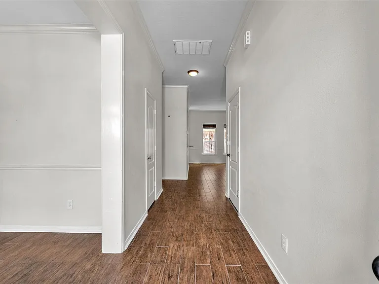 2614 Shady Acres Ct — Photo 2