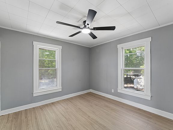 5th image of 5038 N Bellaire Ave