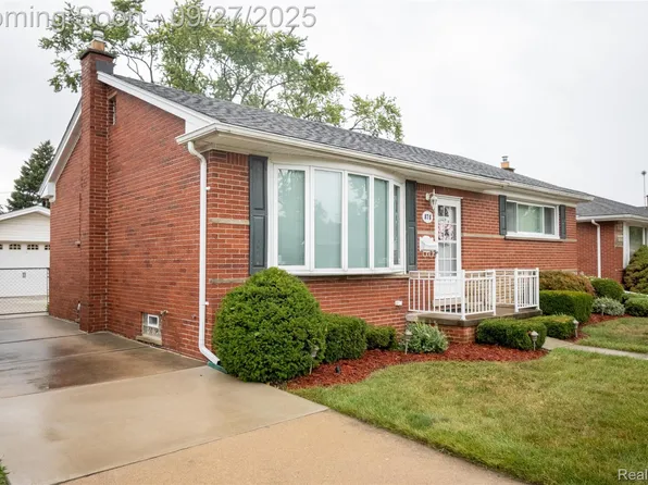 878 Champaign Rd, Lincoln Park, MI 48146