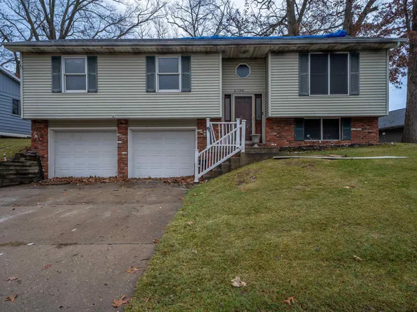 2738 W Millbrook Ct, Peoria, IL 61615