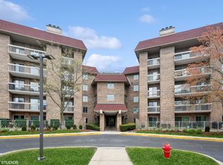 1250 Rudolph Rd APT 2B, Northbrook, IL 60062