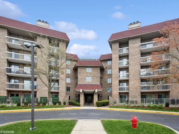 1250 Rudolph Rd APT 2B, Northbrook, IL 60062