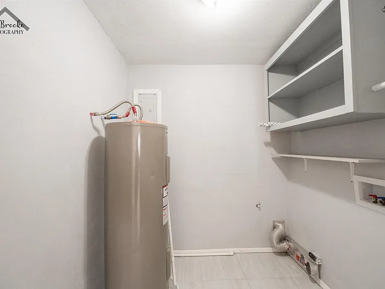 1020 W Cornelia Ave — Photo 16