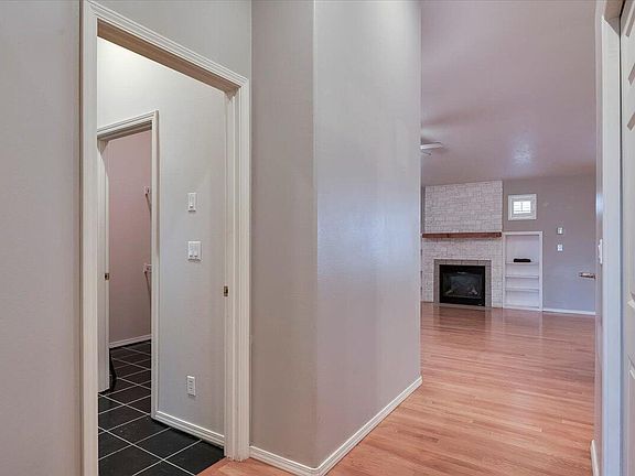 5th image of 713 NE Sandstone Ct