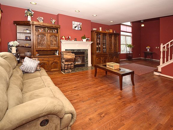 3rd image of 3684 Grovedale Pl