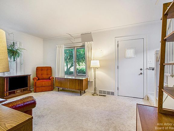 4th image of 1206 Franklin Blvd