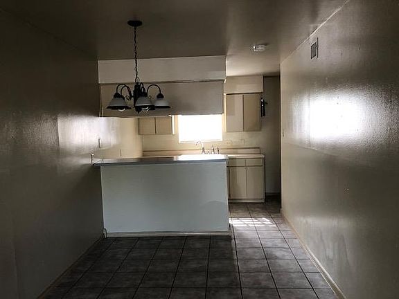 4th image of 605 E Bustamante St APT 6