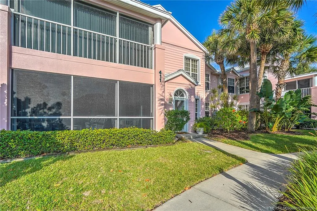 411 NE Plantation Rd — Photo 3