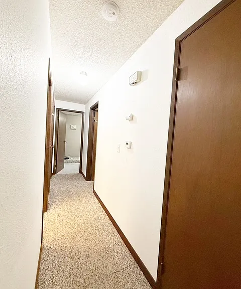 710 Parkway Ct NE — Photo 37