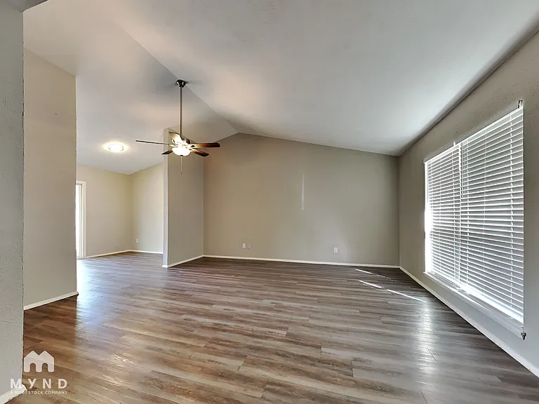 2822 Canary Ln — Photo 7