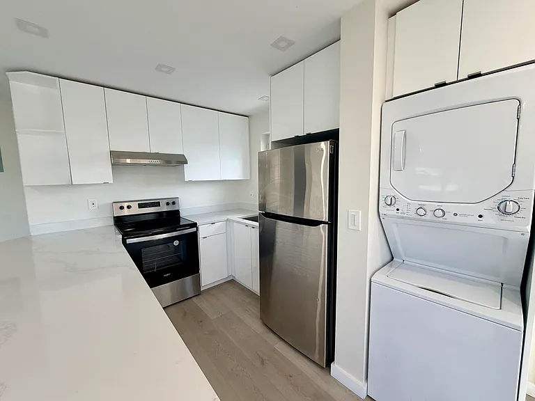 2070 NE 56th St #1 — Photo 5