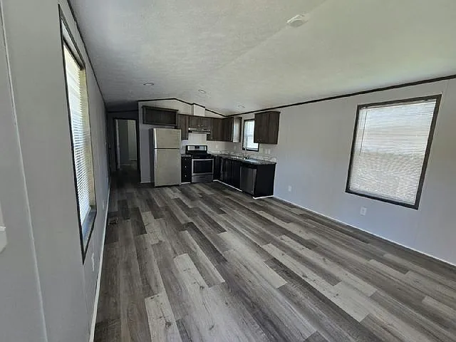 3 bed, 2.0 bath, 924 sqft, $1,780 — Photo 2