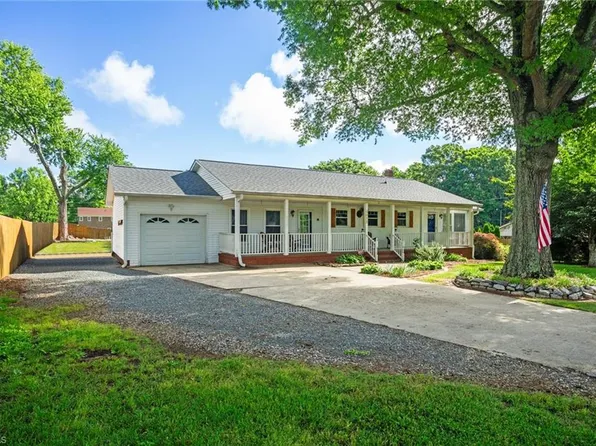 5075 Klondike Rd, Walkertown, NC 27051