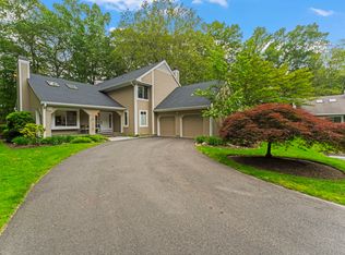 12 Alfred Ln, Stamford, CT 06902