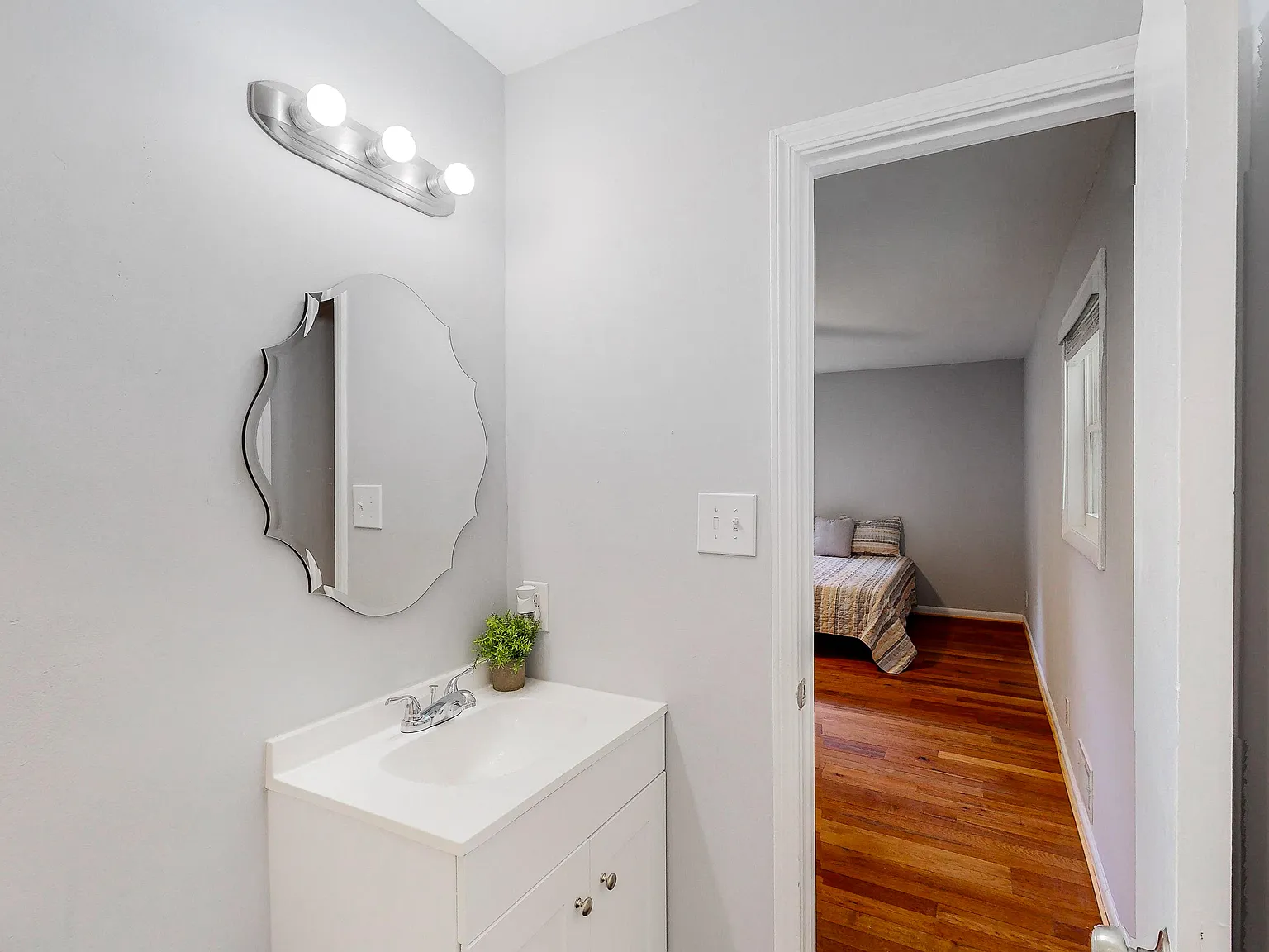 4 bed, 4.0 bath, 1989 sqft, $936 — Photo 3