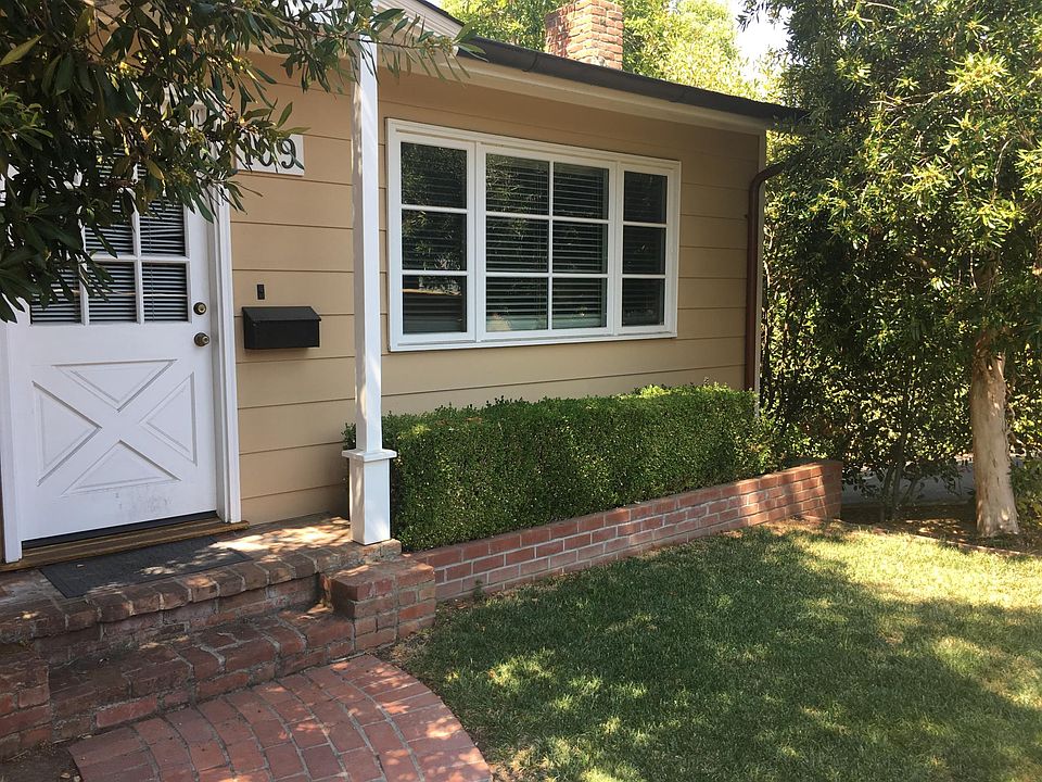 1st image of 109 Apricot Ln
