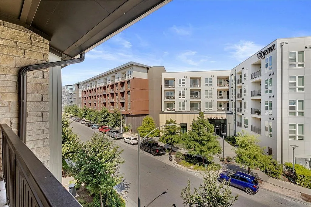 2 bed, 2.0 bath, 1356 sqft, $3,500 — Photo 2