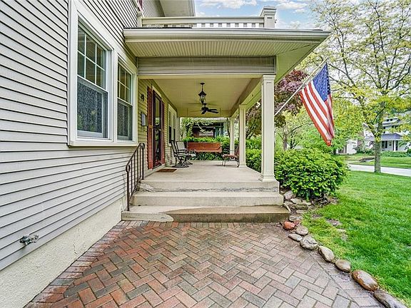 5th image of 49 Wisteria Dr