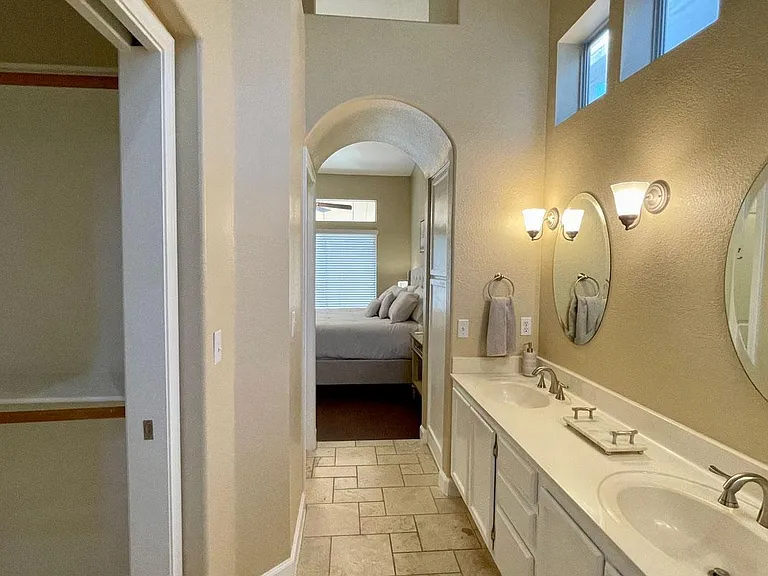 1147 E Amberwood Dr — Photo 19