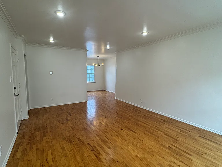 1455 1/2 S Beverly Dr — Photo 3