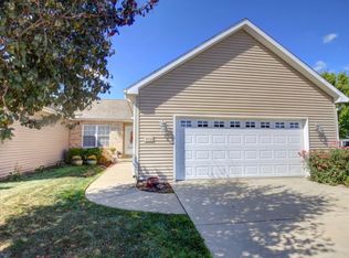 300 Prairie Lane Dr, Monticello, IL 61856