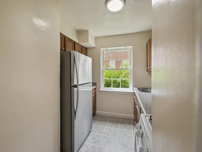 30 Danbury St SE #1 — Photo 40
