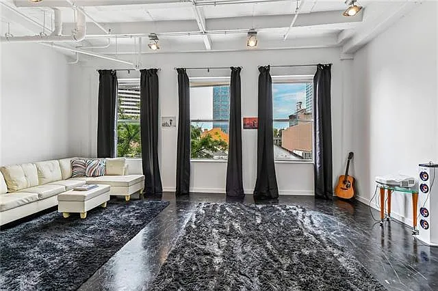 1 bed, 1.0 bath, 836 sqft, $1,950 — Photo 4