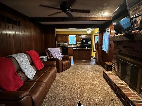 3rd image of 908 N Forest Ln