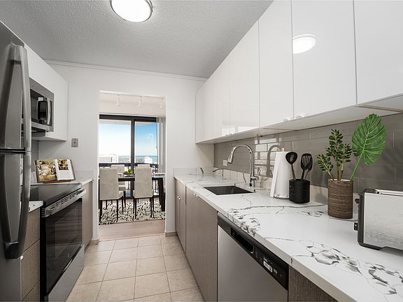 5th image of 1133 N Dearborn St #3da33c0e4