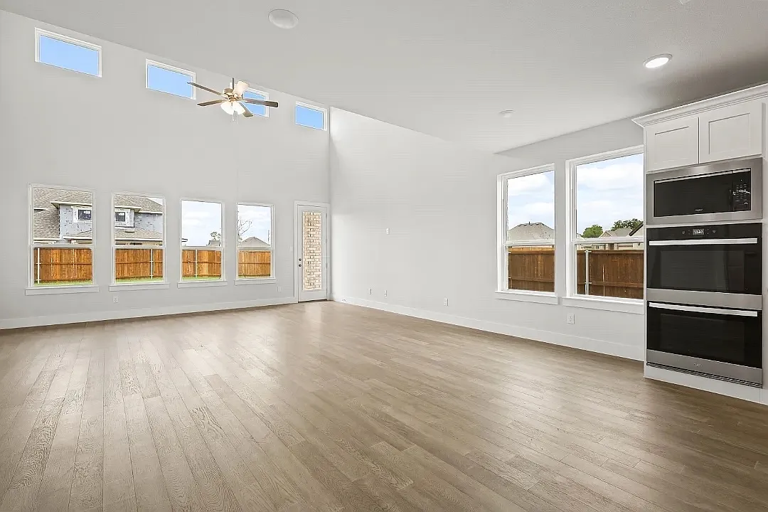 4 bed, 2800 sqft, $3,500 — Photo 4