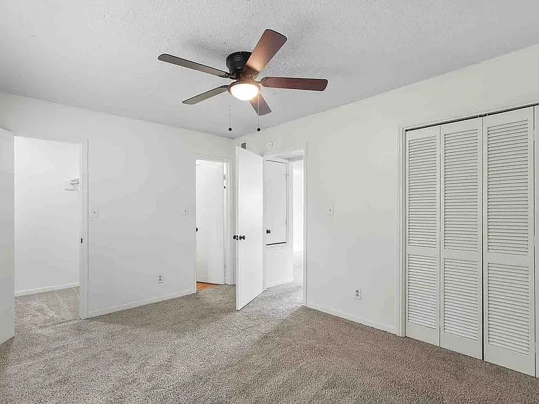 Chestnut Place Apartments — Photo 15