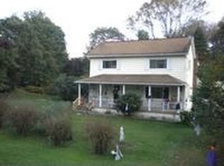 592 Forest Ln, Pottsville, PA 17901