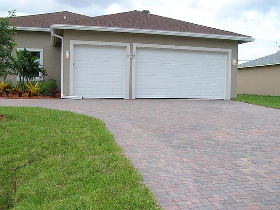 3 CAR GARAGE