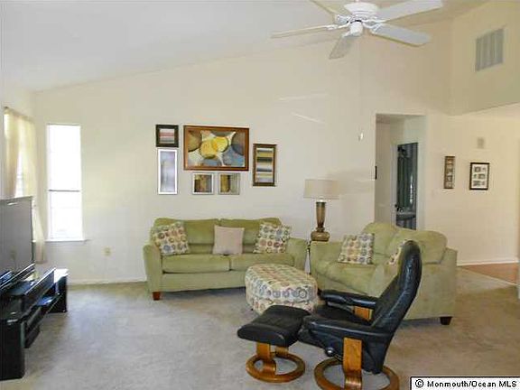 3rd image of 1150 Thornbury Lane #B