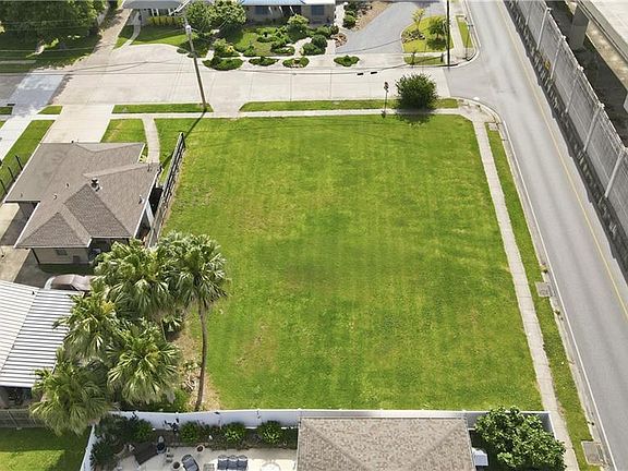 4th image of 604 Melody Dr