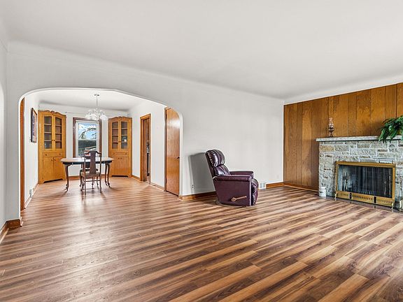 5th image of 1676 Arlington Ave E