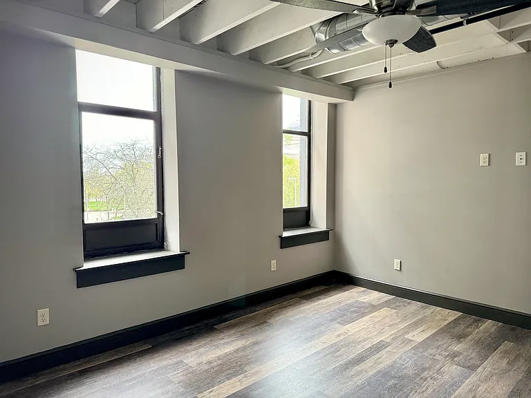 625 Adams St #4 — Photo 10