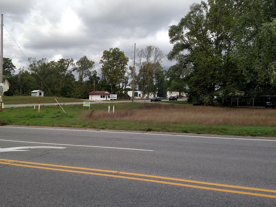2nd image of 4825 13 Mile Rd Ne