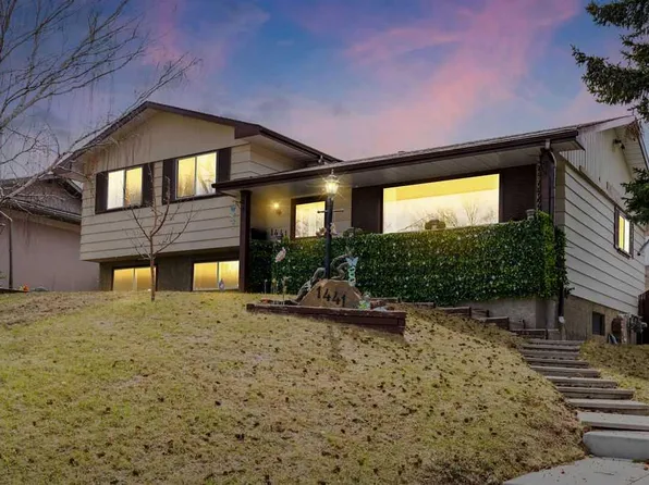 1441 E Hunterbrook Rd NW, Calgary, AB T2K 4V3
