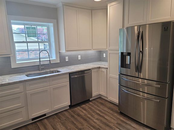 5th image of 825 Ironwood Dr