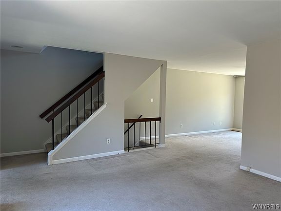 5th image of 304 Charlesgate Cir