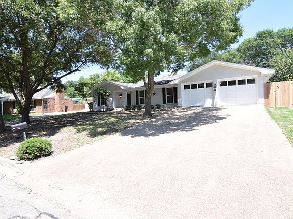 2nd image of 3906 Erie Dr