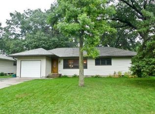 2780 Farrington St, Roseville, MN 55113