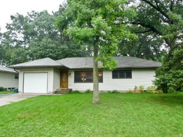 2780 Farrington St, Roseville, MN 55113