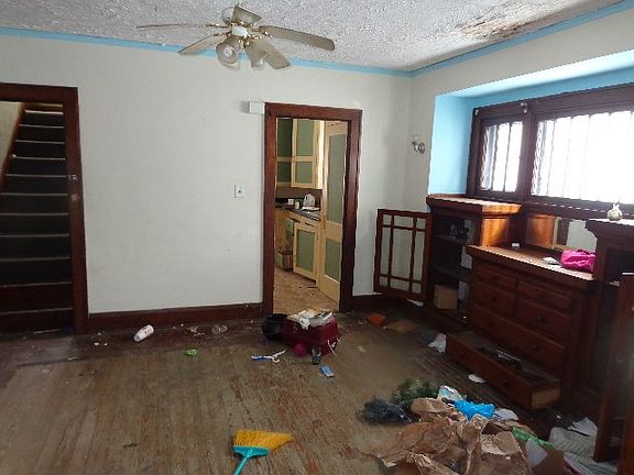4th image of 908 W La Clede Ave